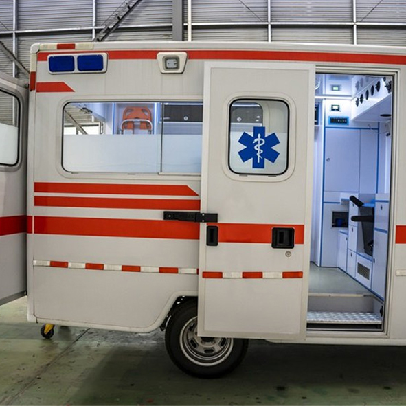 Cheap ICU medical ambulance.jpg